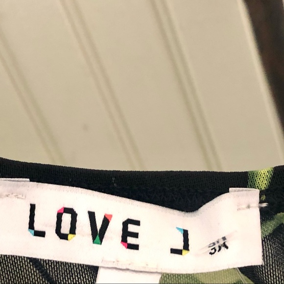 Palm Leaf Gathered Off Shoulder Top Plus 3X - Picture 3 of 8